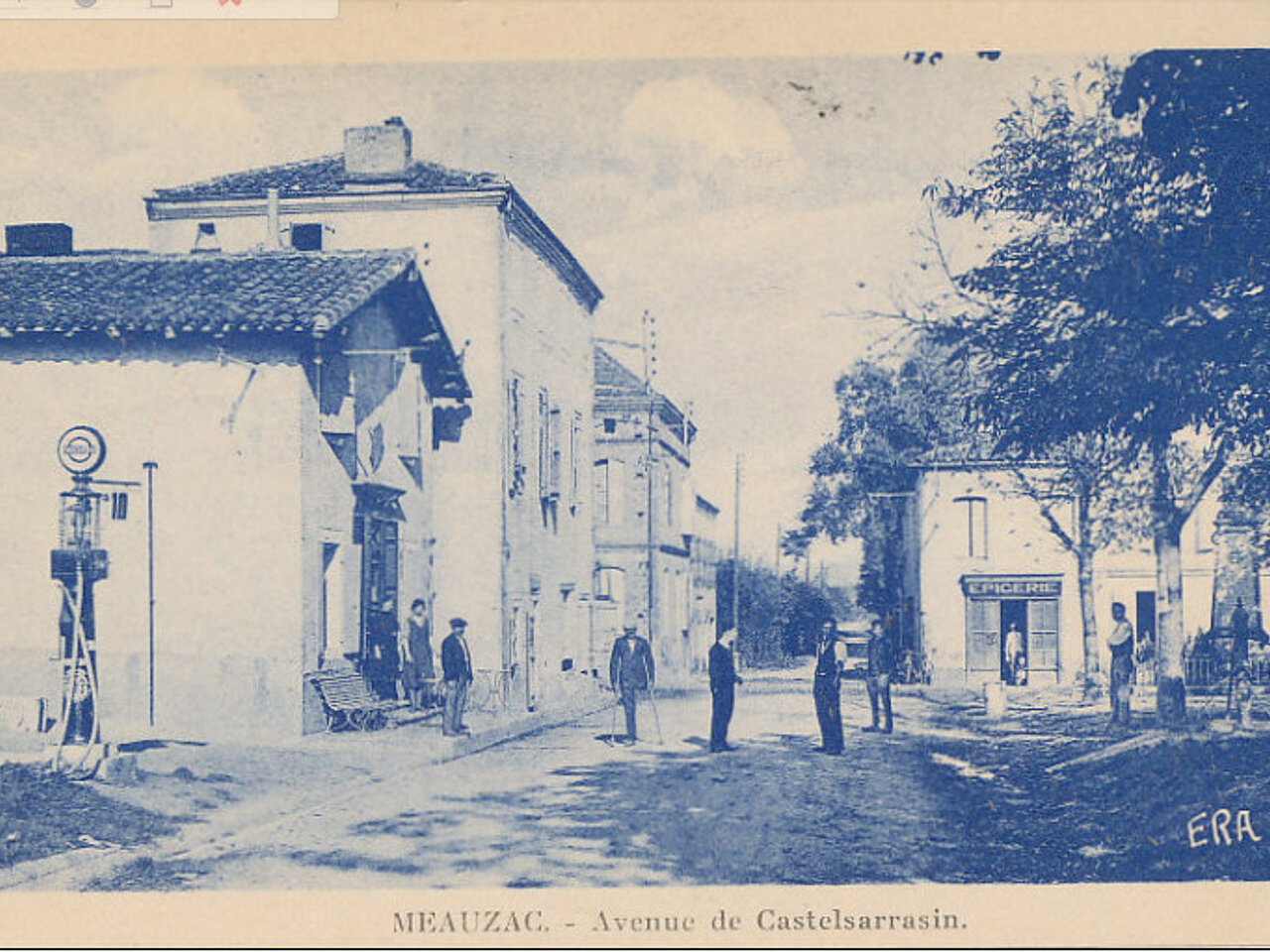 rue du village de Meauzac en noir et blanc